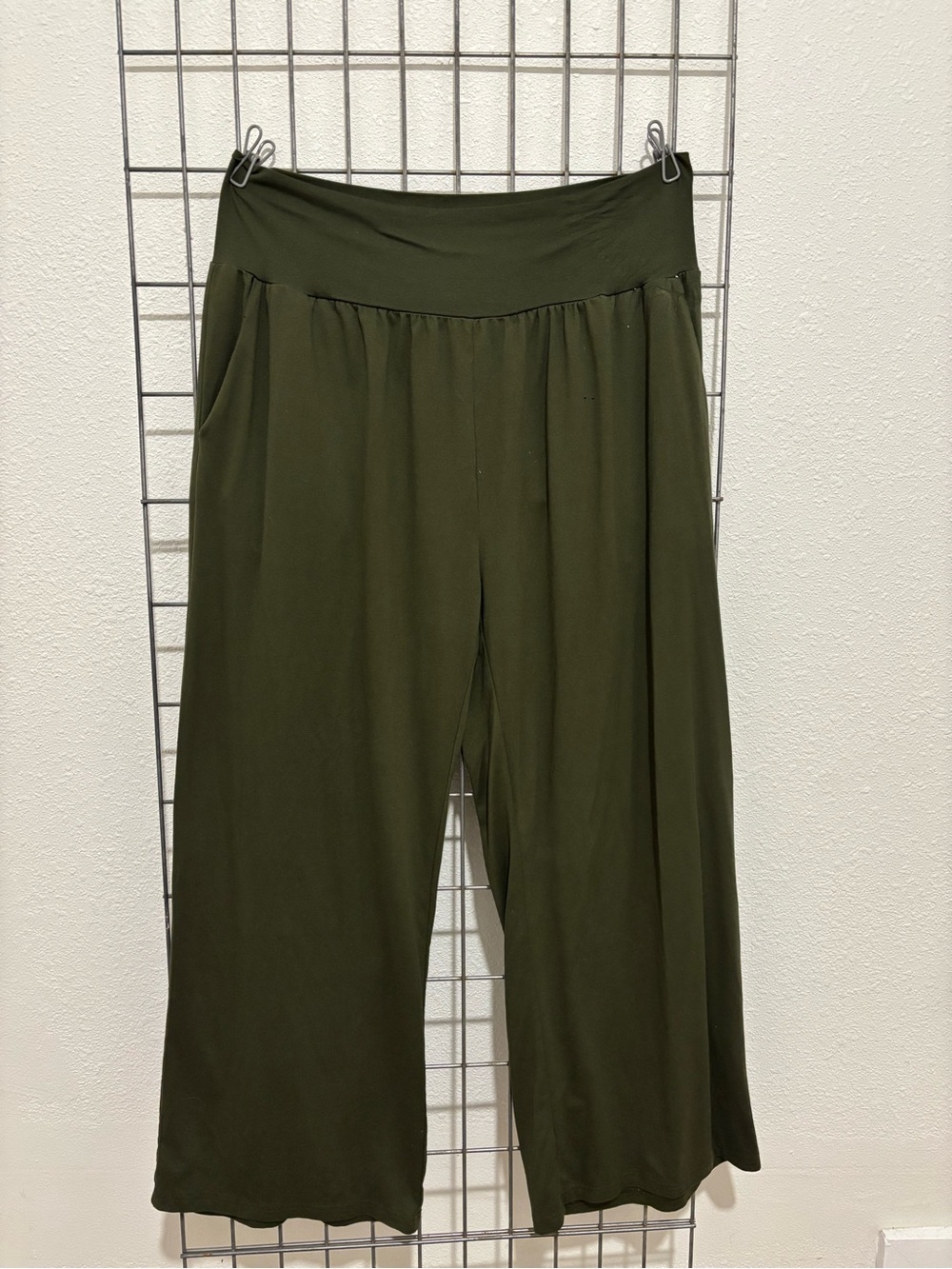 Wide-Leg Olive Green Pull-On Pants with Pockets - Picture 1 of 3